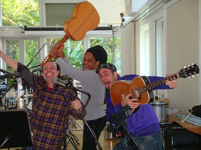 http://i2.r7.com/Sergio Mendes, Carlinhos Brown e Mikael Mutti.jpg
